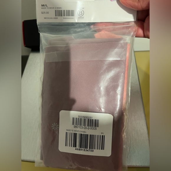 NWT: Athleta face covering double pack - Picture 4 of 7